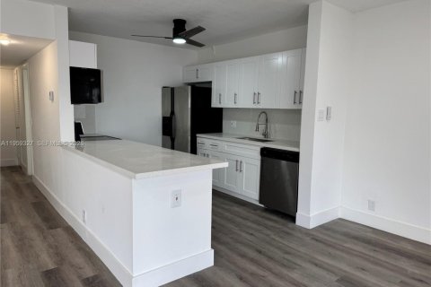 Condominio en venta en Hallandale Beach, Florida, 2 dormitorios, 102.19 m2 № 2020207 - foto 5