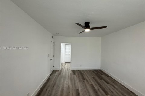 Condominio en venta en Hallandale Beach, Florida, 2 dormitorios, 102.19 m2 № 2020207 - foto 22