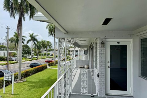 Condominio en venta en Hallandale Beach, Florida, 2 dormitorios, 102.19 m2 № 2020207 - foto 29