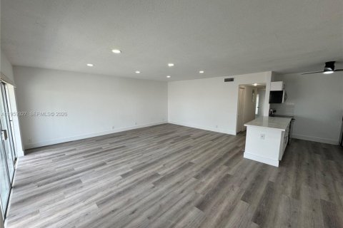 Condominio en venta en Hallandale Beach, Florida, 2 dormitorios, 102.19 m2 № 2020207 - foto 2