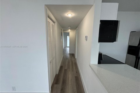 Condominio en venta en Hallandale Beach, Florida, 2 dormitorios, 102.19 m2 № 2020207 - foto 11