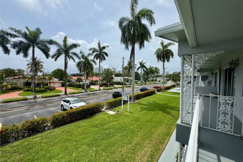 Condominio en venta en Hallandale Beach, Florida, 2 dormitorios, 102.19 m2 № 2020207 - foto 30