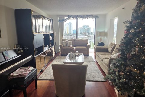 Condo in Sunny Isles Beach, Florida, 2 bedrooms  № 2000212 - photo 5