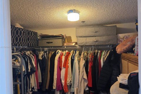 Condo in Sunny Isles Beach, Florida, 2 bedrooms  № 2000212 - photo 15