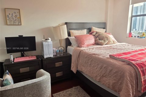 Condo in Sunny Isles Beach, Florida, 2 bedrooms  № 2000212 - photo 27