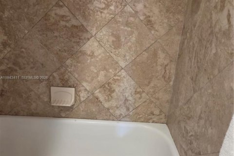 Condo in Sunny Isles Beach, Florida, 2 bedrooms  № 2000212 - photo 14