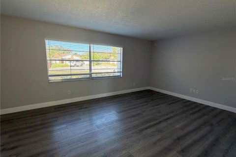 Villa ou maison à louer à Orlando, Floride: 3 chambres, 112.32 m2 № 2418944 - photo 13