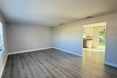 Villa ou maison à louer à Orlando, Floride: 3 chambres, 112.32 m2 № 2418944 - photo 6