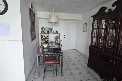 Condominio en venta en Miami, Florida, 2 dormitorios, 90.49 m2 № 1944181 - foto 3