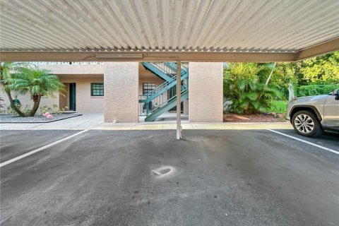 Condo in Belleair, Florida, 2 bedrooms  № 1903942 - photo 30