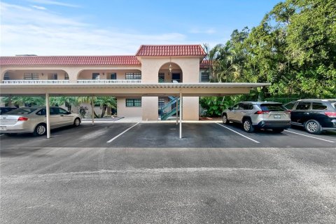 Condo in Belleair, Florida, 2 bedrooms  № 1903942 - photo 29