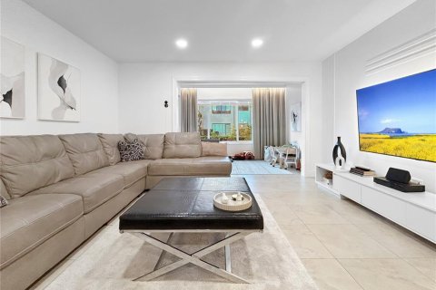 Condo in Belleair, Florida, 2 bedrooms  № 1903942 - photo 13