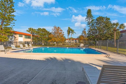 Condo in Belleair, Florida, 2 bedrooms  № 1903942 - photo 22