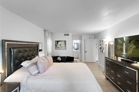 Condo in Belleair, Florida, 2 bedrooms  № 1903942 - photo 4
