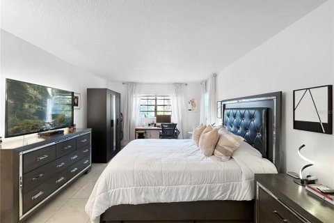 Condo in Belleair, Florida, 2 bedrooms  № 1903942 - photo 5