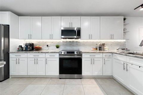 Condo in Belleair, Florida, 2 bedrooms  № 1903942 - photo 10