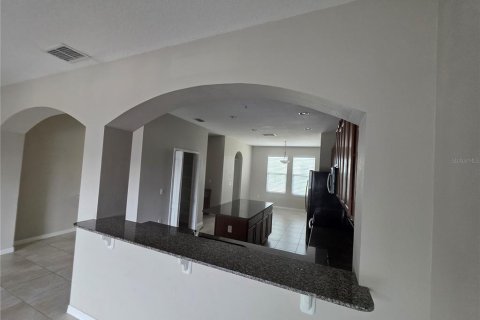 Снять в аренду таунхаус в Тарпон-Спрингс, Флорида 3 спальни, 202.34м2, № 2149327 - фото 8