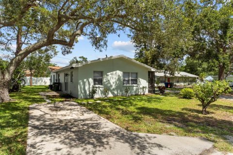 Duplex à vendre à Largo, Floride: 4 chambres, 175.31 m2 № 1848112 - photo 1