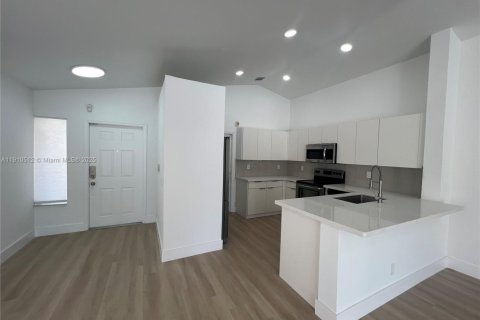 Casa en alquiler en Weston, Florida, 3 dormitorios, 131.92 m2 № 1966936 - foto 7