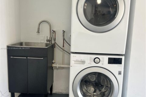 Casa en alquiler en Weston, Florida, 3 dormitorios, 131.92 m2 № 1966936 - foto 25