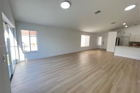 Casa en alquiler en Weston, Florida, 3 dormitorios, 131.92 m2 № 1966936 - foto 9