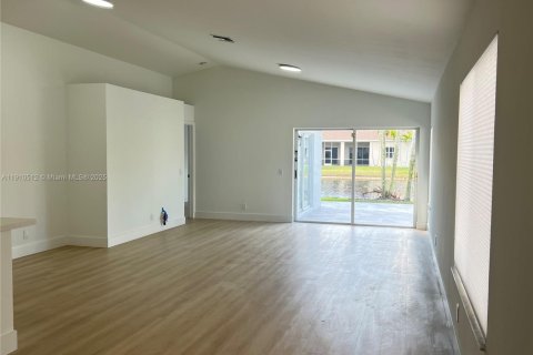 Casa en alquiler en Weston, Florida, 3 dormitorios, 131.92 m2 № 1966936 - foto 8