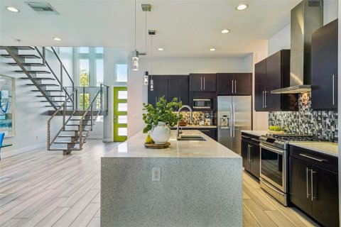 Casa en venta en Tampa, Florida, 4 dormitorios, 287.9 m2 № 2383511 - foto 17