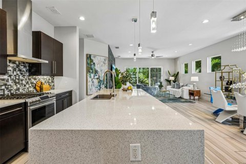 Casa en venta en Tampa, Florida, 4 dormitorios, 287.9 m2 № 2383511 - foto 30