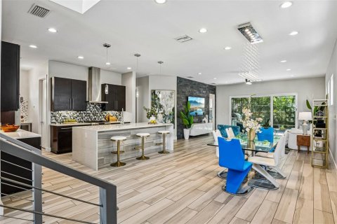 Casa en venta en Tampa, Florida, 4 dormitorios, 287.9 m2 № 2383511 - foto 14