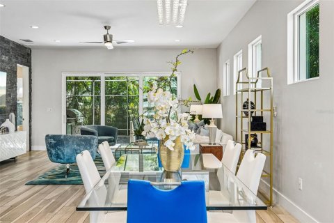 Casa en venta en Tampa, Florida, 4 dormitorios, 287.9 m2 № 2383511 - foto 7