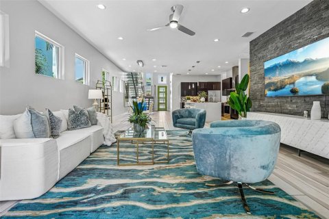 Casa en venta en Tampa, Florida, 4 dormitorios, 287.9 m2 № 2383511 - foto 9