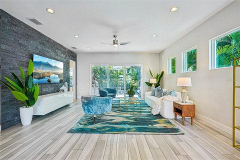 Casa en venta en Tampa, Florida, 4 dormitorios, 287.9 m2 № 2383511 - foto 13