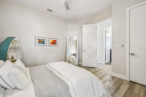 Casa en venta en Tampa, Florida, 4 dormitorios, 287.9 m2 № 2383511 - foto 25