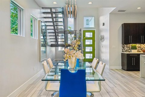 Casa en venta en Tampa, Florida, 4 dormitorios, 287.9 m2 № 2383511 - foto 4
