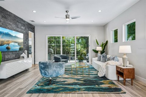 Casa en venta en Tampa, Florida, 4 dormitorios, 287.9 m2 № 2383511 - foto 12