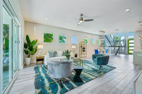 Casa en venta en Tampa, Florida, 4 dormitorios, 287.9 m2 № 2383511 - foto 10