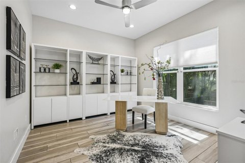 Casa en venta en Tampa, Florida, 4 dormitorios, 287.9 m2 № 2383511 - foto 24