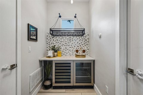 Casa en venta en Tampa, Florida, 4 dormitorios, 287.9 m2 № 2383511 - foto 28