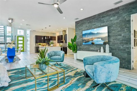 Casa en venta en Tampa, Florida, 4 dormitorios, 287.9 m2 № 2383511 - foto 8