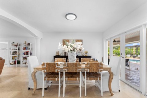 House in Miami, Florida 6 bedrooms, 354.7 sq.m. № 1934918 - photo 22