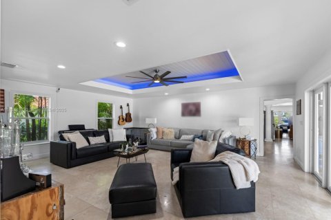 House in Miami, Florida 6 bedrooms, 354.7 sq.m. № 1934918 - photo 26