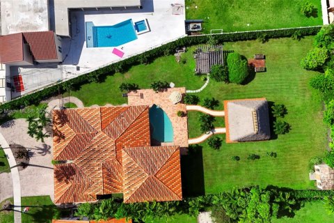 House in Miami, Florida 6 bedrooms, 354.7 sq.m. № 1934918 - photo 3
