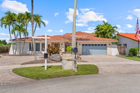 House in Miami, Florida 6 bedrooms, 354.7 sq.m. № 1934918 - photo 6