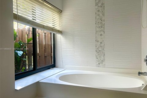 Condo in West Palm Beach, Florida, 1 bedroom  № 2052854 - photo 18