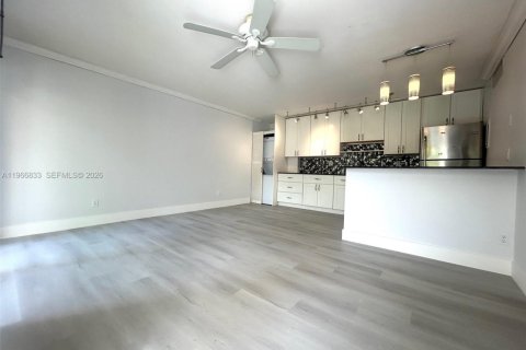 Condo in West Palm Beach, Florida, 1 bedroom  № 2052854 - photo 4