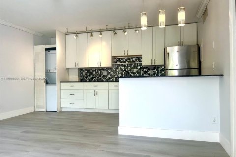 Condo in West Palm Beach, Florida, 1 bedroom  № 2052854 - photo 5