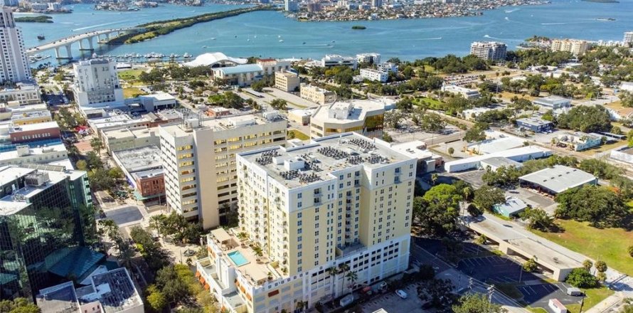 Condo in Clearwater, Florida, 2 bedrooms  № 2379274