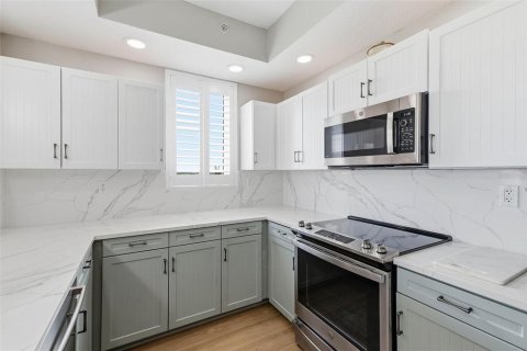 Condo in Clearwater, Florida, 2 bedrooms  № 2379274 - photo 11