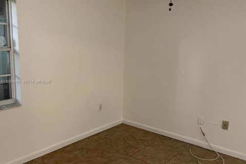 Condominio en alquiler en Miami, Florida, 2 dormitorios, 98.48 m2 № 2060104 - foto 17