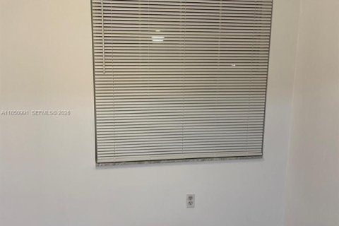 Condominio en alquiler en Miami, Florida, 2 dormitorios, 98.48 m2 № 2060104 - foto 13